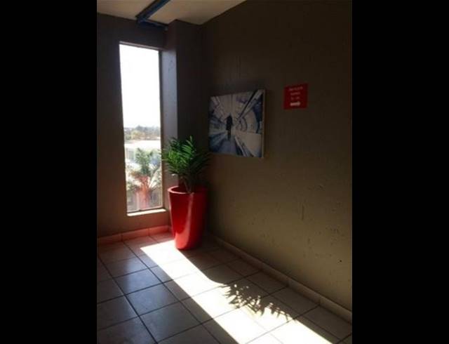 2 BEDROOM APARTMENT FOR SALE IN KEMPTON PARK CENTRAL